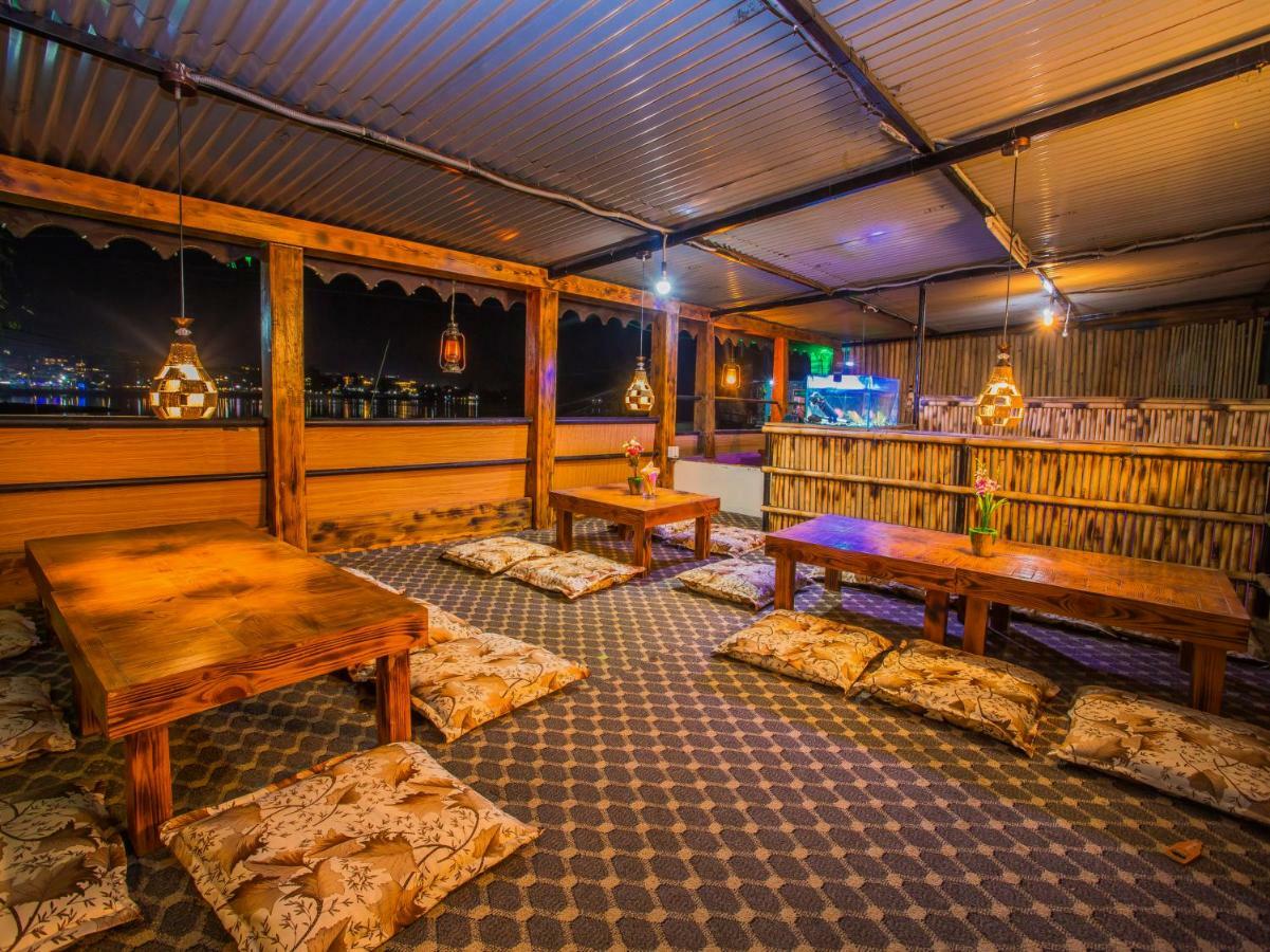 פוקהרה Hotel Fewa Corner & Restro מראה חיצוני תמונה
