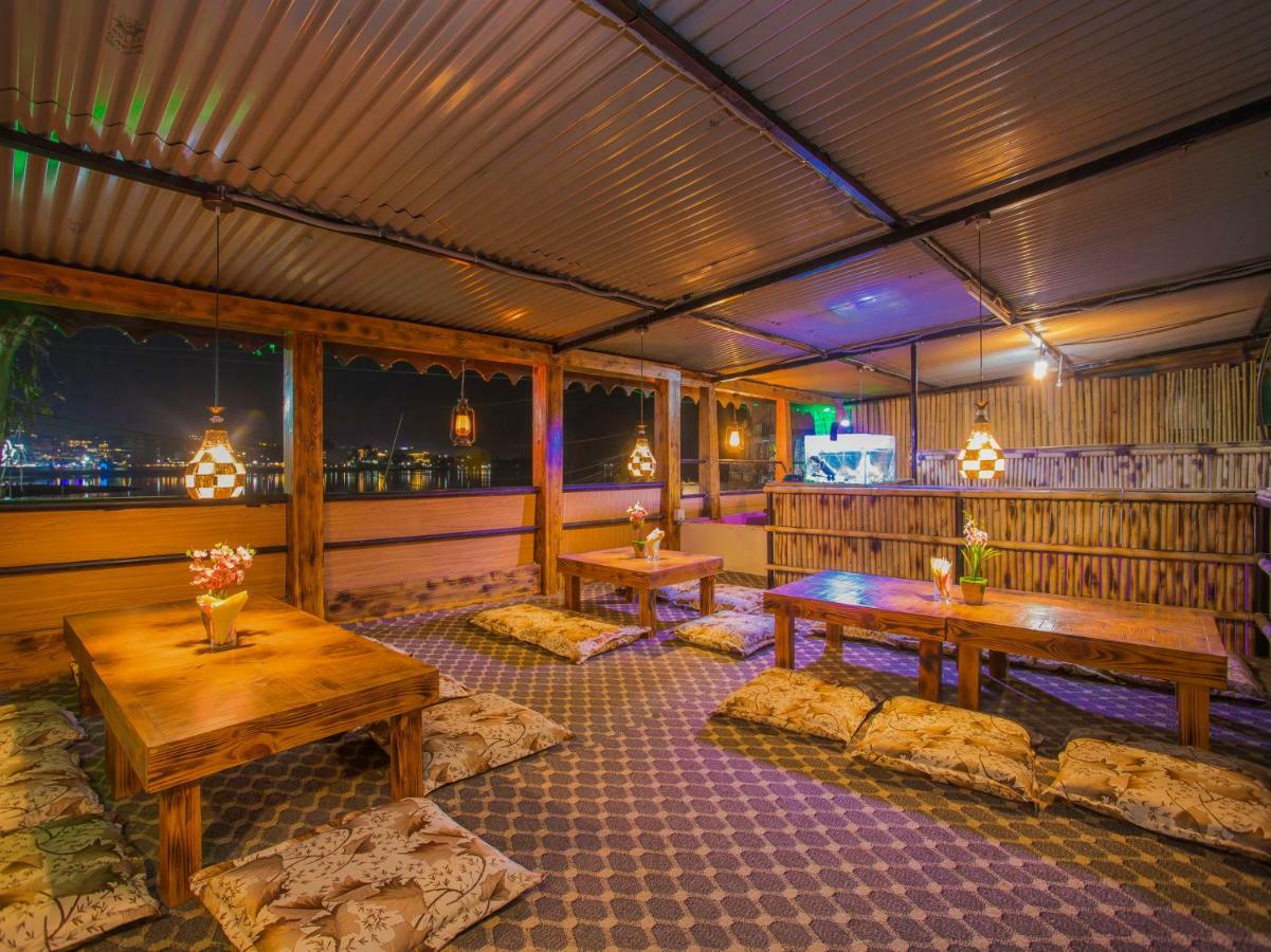 פוקהרה Hotel Fewa Corner & Restro מראה חיצוני תמונה